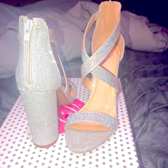 Silver VERY shimmery sexy Sandal 4” OPEN TOE heel NIB DELICIOUS NEW - Picture 1 of 16